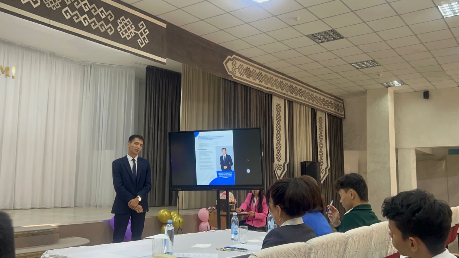 "Өзін-өзі басқару" ұйымы Президенттігіне үміткерлердің бағдарламасын ұсыну отырысы